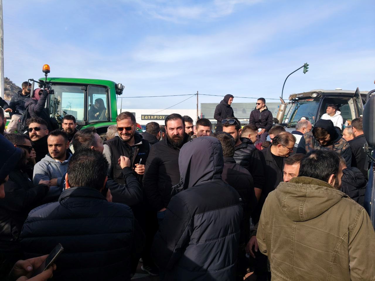 Με εισαγγελική εντολή θα αποχωρήσουν οι αγρότες